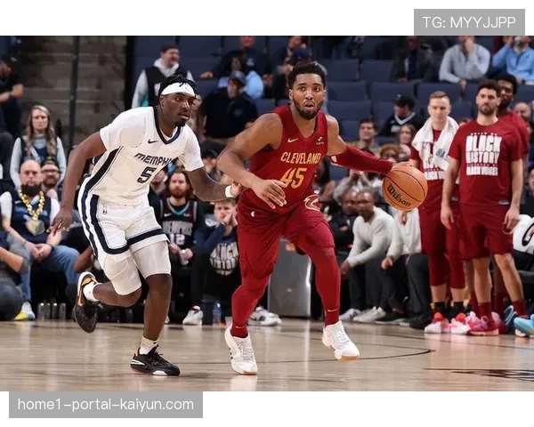 骑士主场轻取魔术 米切尔31分助球队守住东部前八 骑士主场轻取魔术 米切尔31分助球队守住东部前八