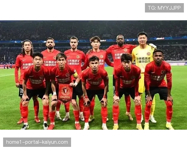 辽宁铁人迪力穆拉提传球失误 第8分钟送礼助对手反击